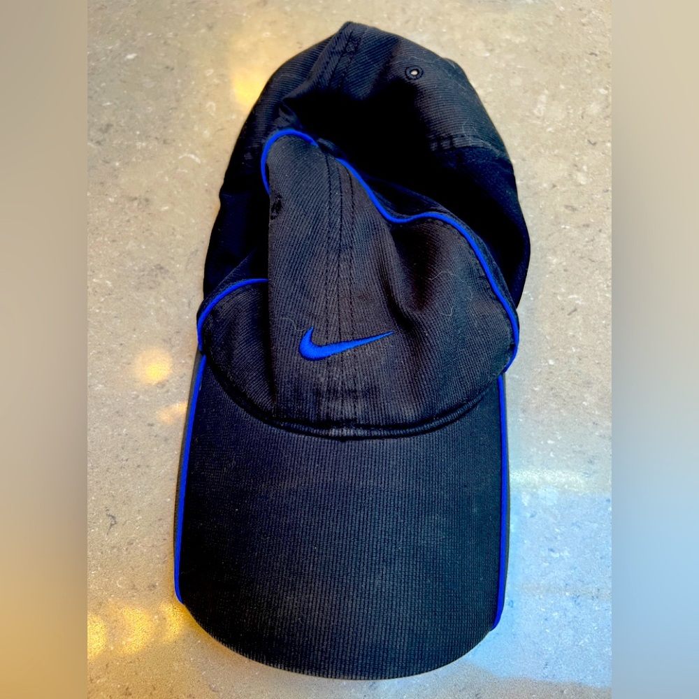 Men’s Nike Black and Blue Cap in cotton/poly blend. Lightweight & quick drying!!